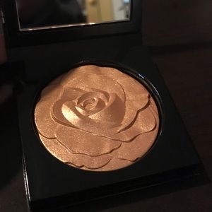 MAC Selena La Leyenda Highlighter Brand New